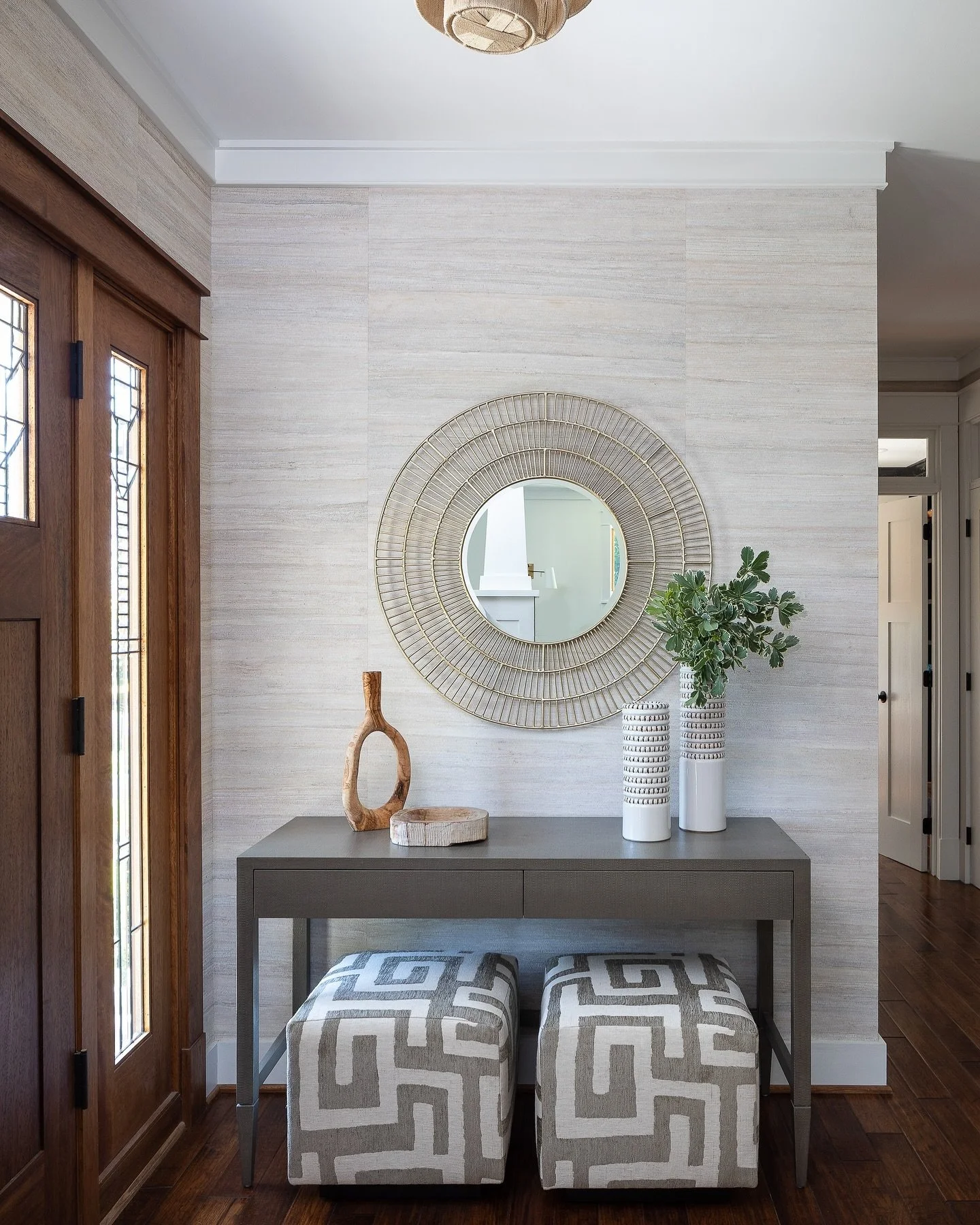 A mirror. A moment ✨ Wishing you all a wonderful week! 

Interiors @splendorstyling 
Photography @christykosnicphotography 

#entryway #bohochic #organicfeel #elevatedboho #mirror #dmvdesigner #luxurydesigner #customhomedesign #splendorstyling #splen
