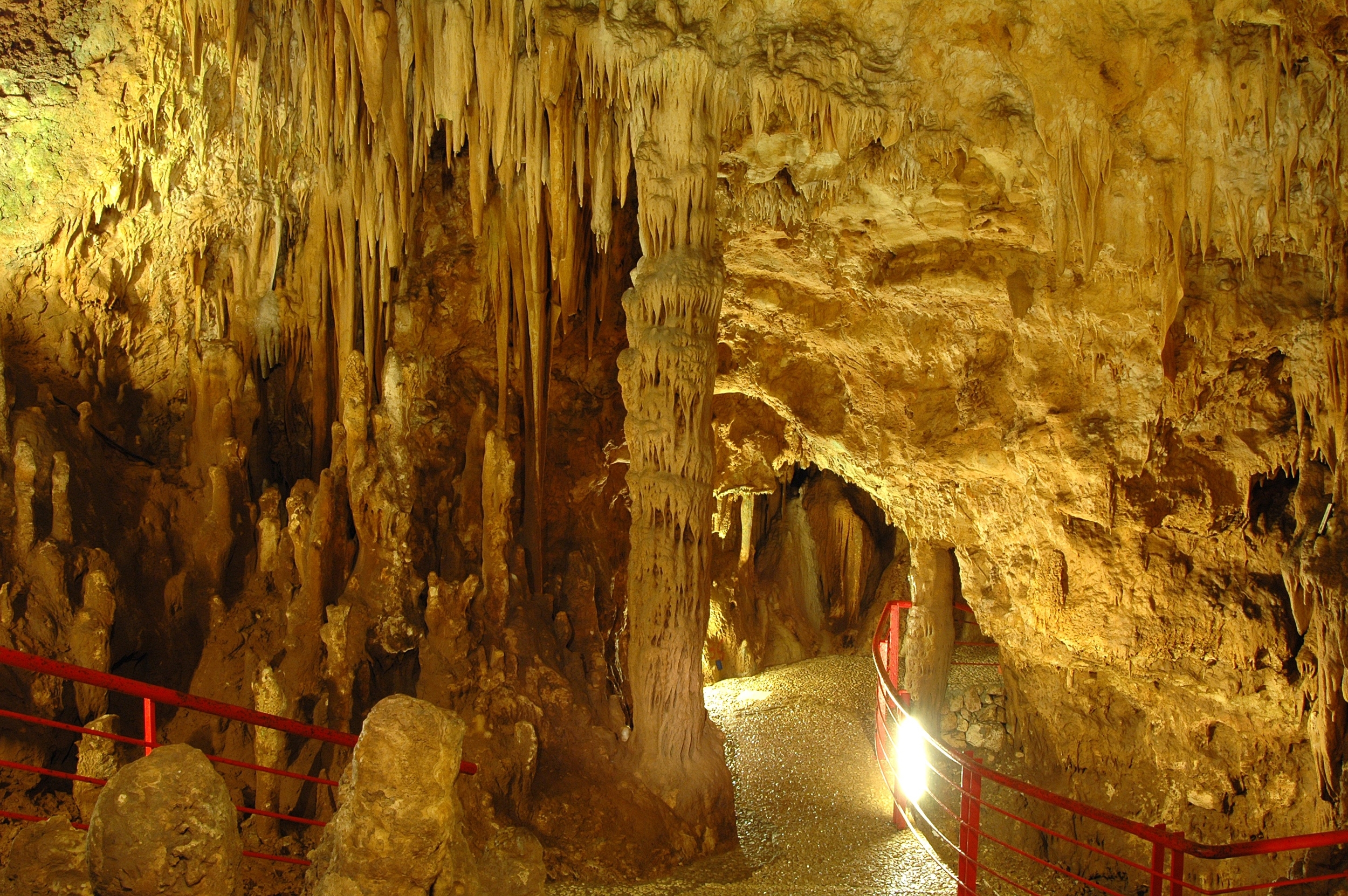 GROTTE DI PASTENA Fantastic caves half way between Villalba and Naples. More information can be found here: www.grottepastena.it .