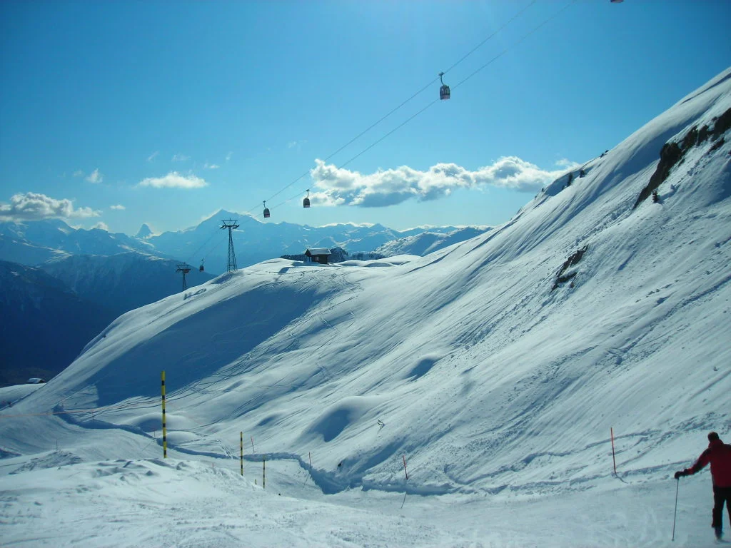 SKIING In the winter it is actually possible to ski in about 1.5 hours from Villalba. You can reach the place by car - the place is called Abruzzo. More information can be found here: www.campofelice.it .
