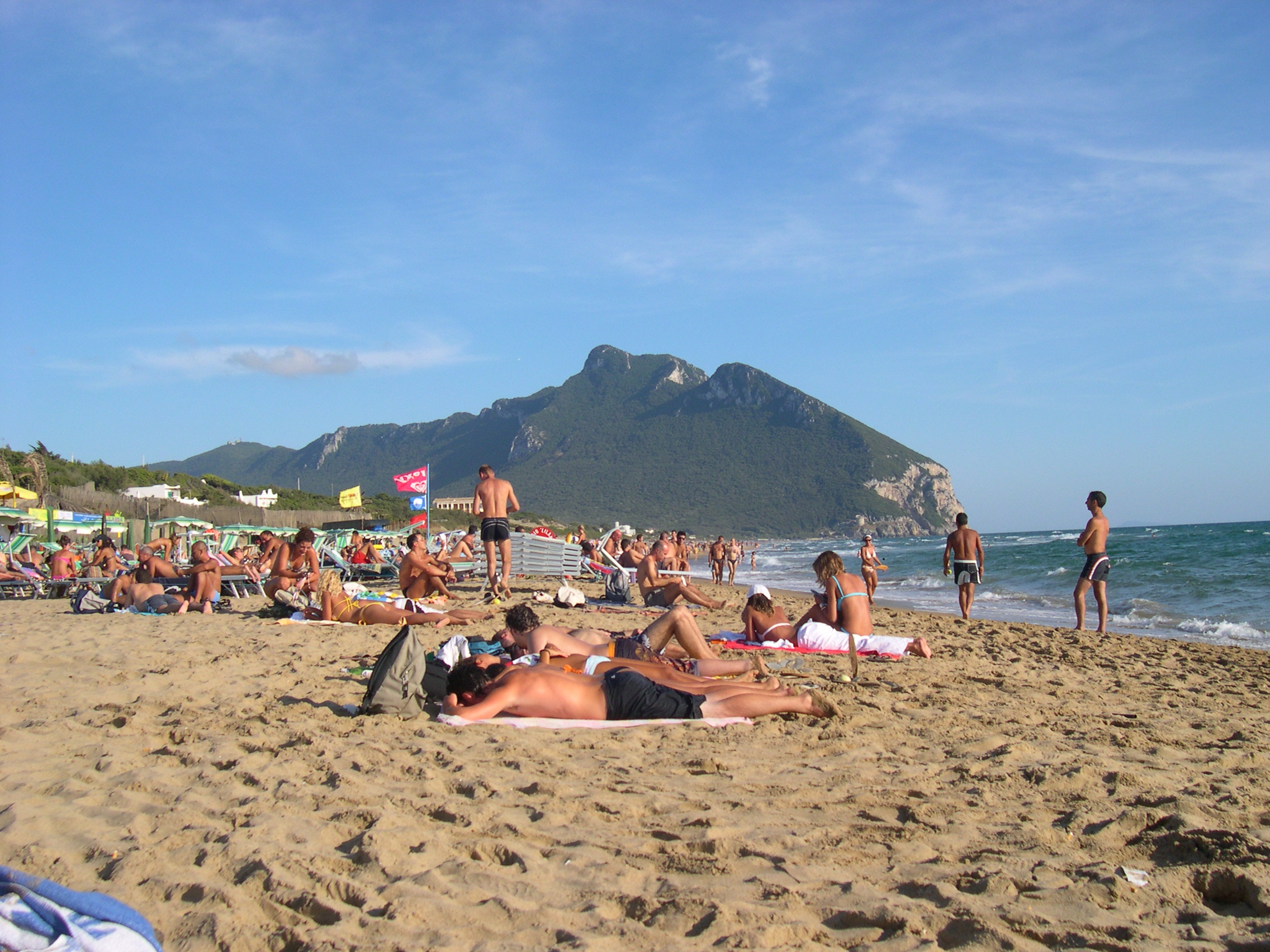 SABAUDIA BEACH Large public beach without paying. Large sand dunes, almost similar to the west coast in Denmark.