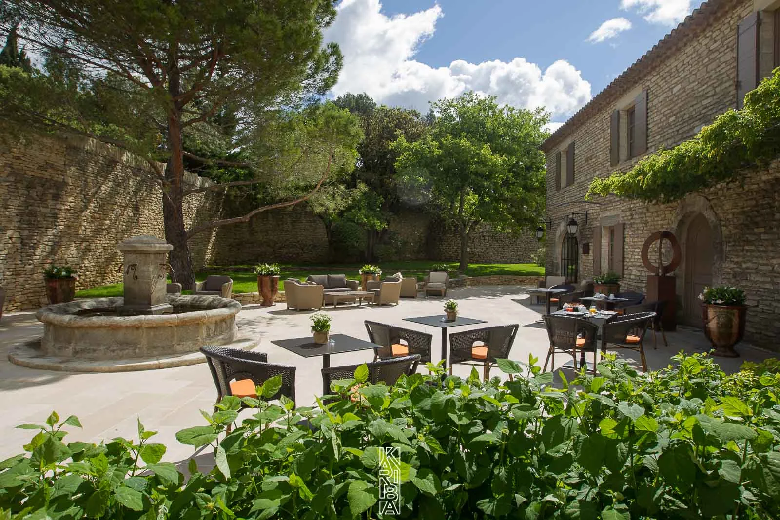 mas-de-gordes-2016-cour-15.jpg