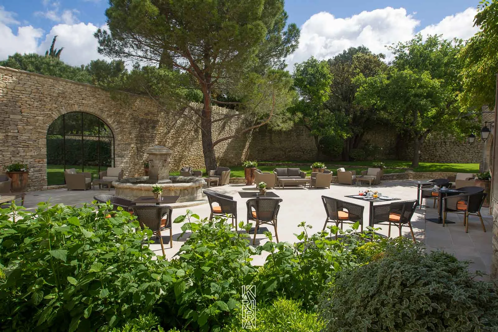 mas-de-gordes-2016-cour-17.jpg