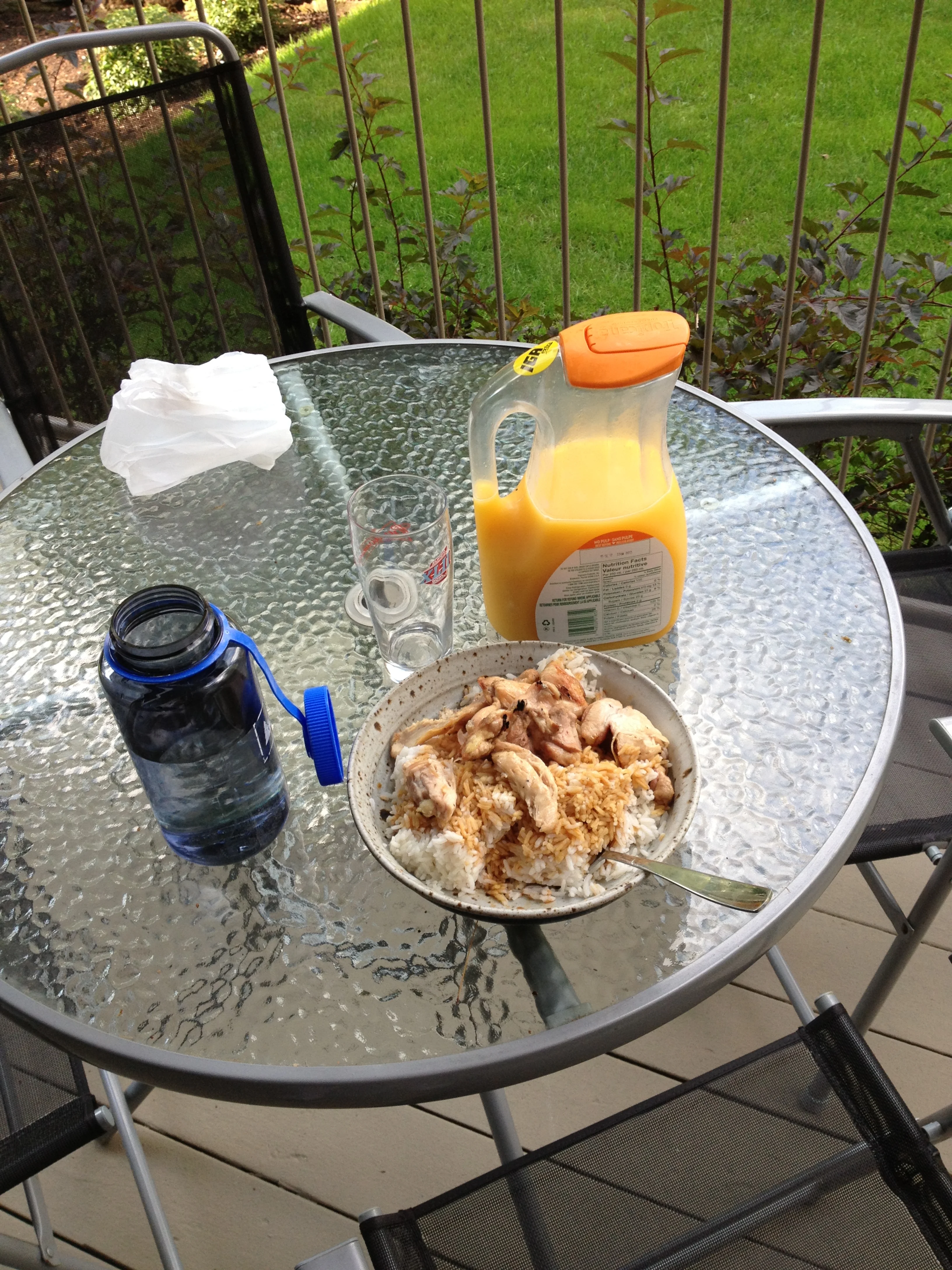 People always ask what I have for dinner before a race: rice, soy sauce, chicken, and orange juice. I usually have avocados too, but the local IGA's produce was a bit rough this trip.