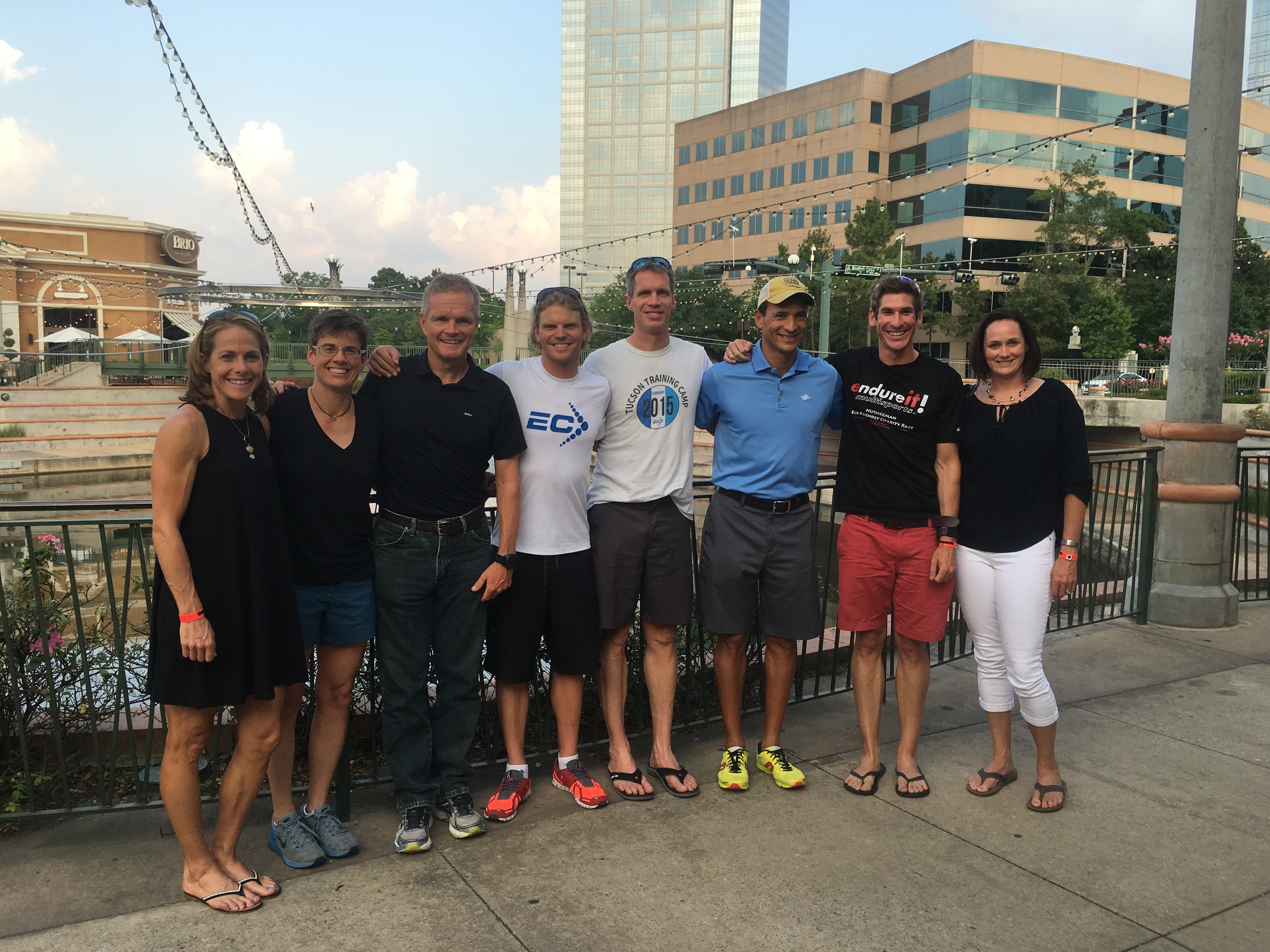 Since 2012, the EC crew has met up for a pre-race dinner on Thursday evening. It was great to catch up with everyone and get some good energy.