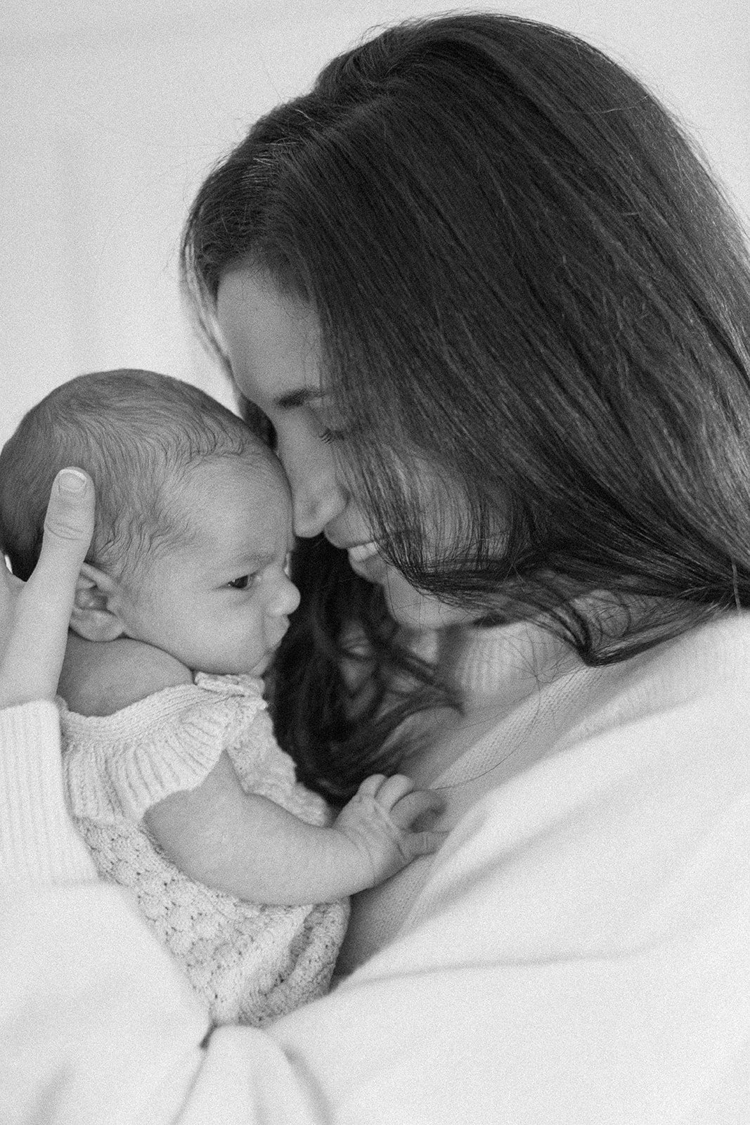  newborn photographer black and white photo of mother and baby tunbridge wells 