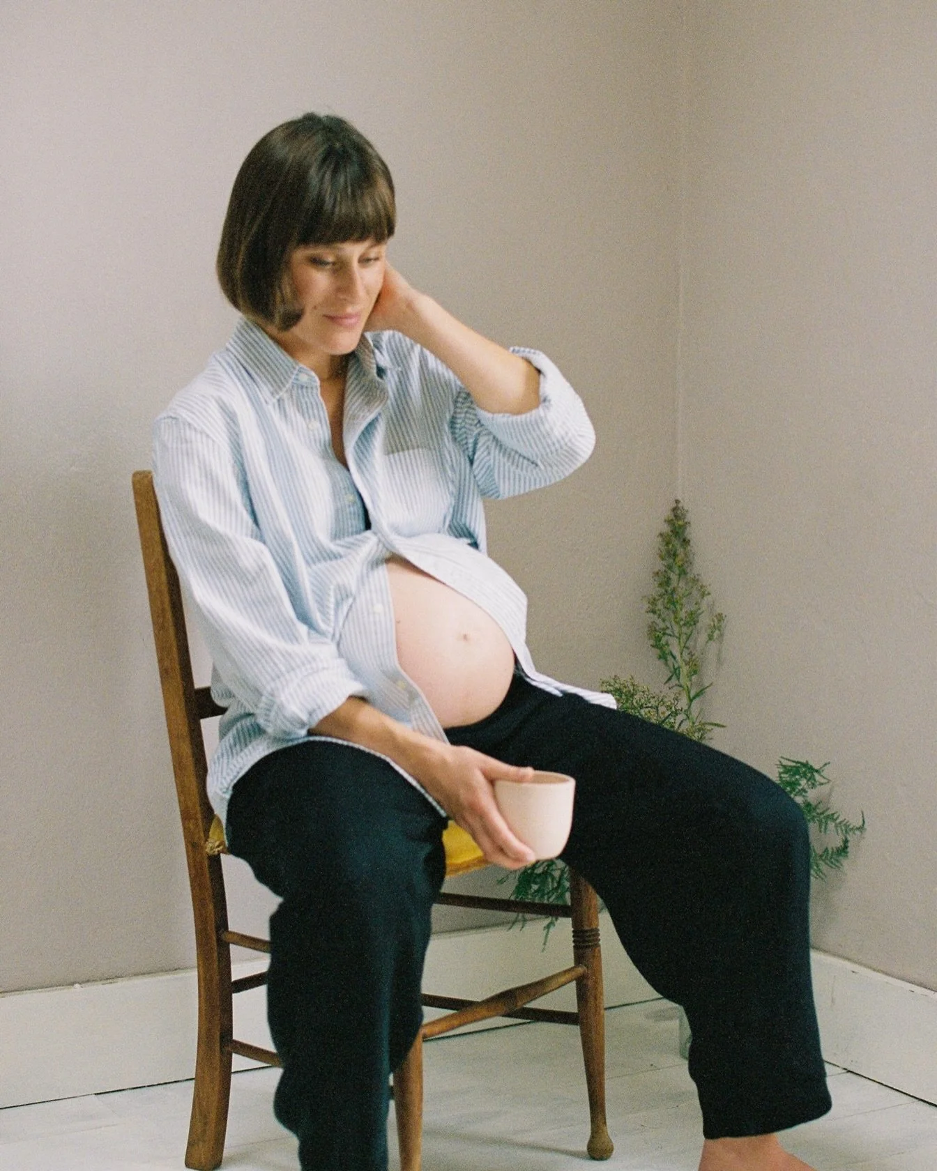 Alice at home, captured on film 🎞️ a few days before she welcomed her second baby. 

Maternity Photographer | Pregnancy Photoshoot | Motherhood Photography | Tunbridge Wells Photographer
