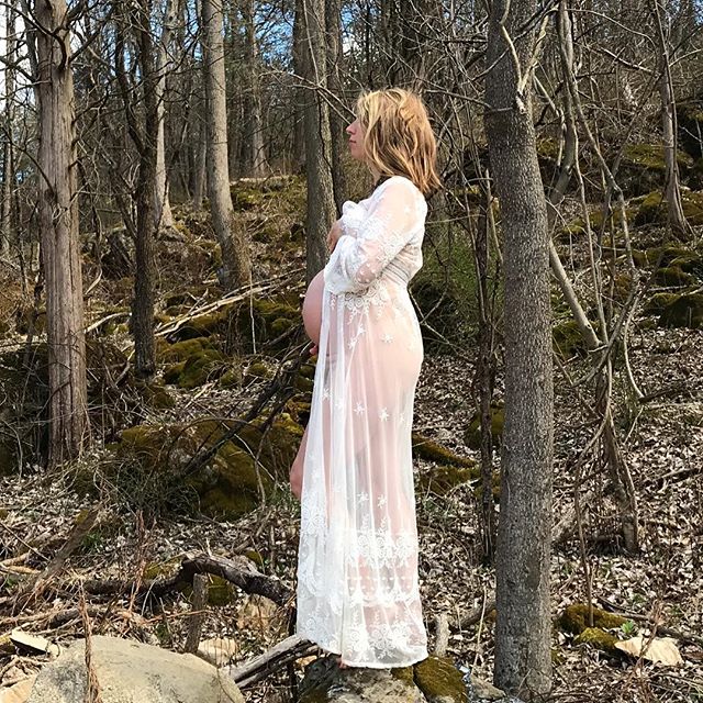 34 Weeks on Next Full Moon 🌕 &bull;
&bull;
&bull;
&bull;
&bull;
#dueinmay #expectingwomban #mindfulmamascollective #tribedemama #impromptuphotpsbyaaron #sograteful #thirdtrimester #amamashares #wombwellness #amamaexpands #expectingmom #mayaabdominal