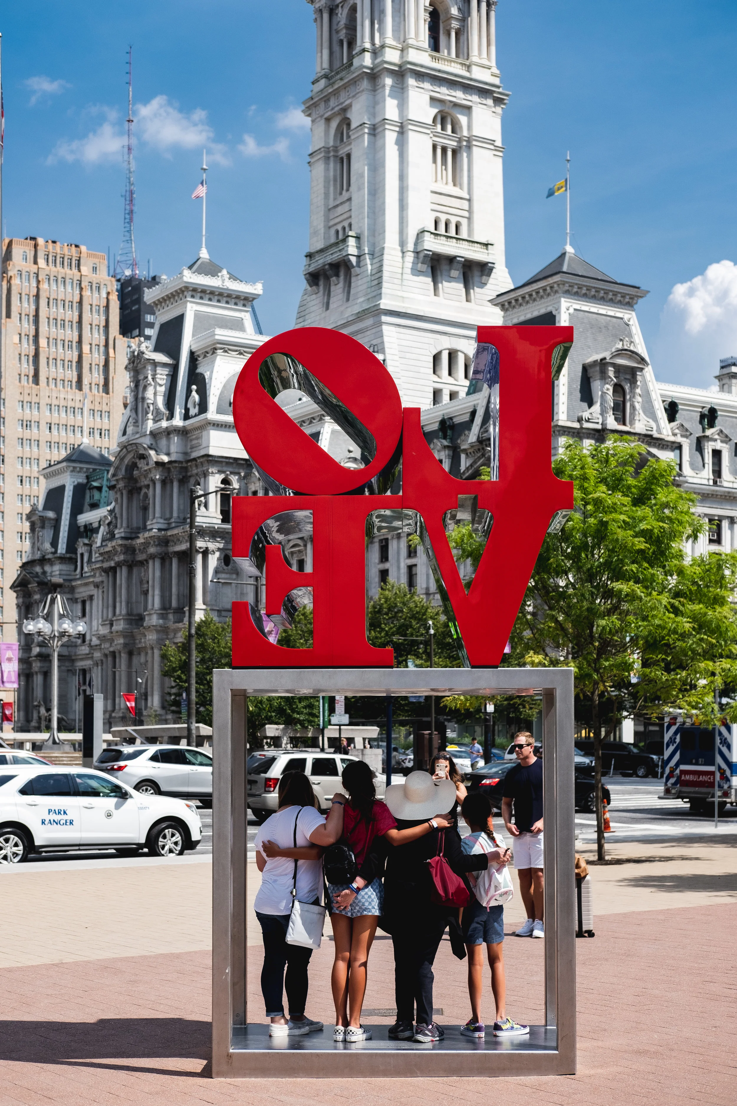2019_LOVE PARK STATUE_ACTIVITES_THE PHILLY CHECKLIST-3.jpg