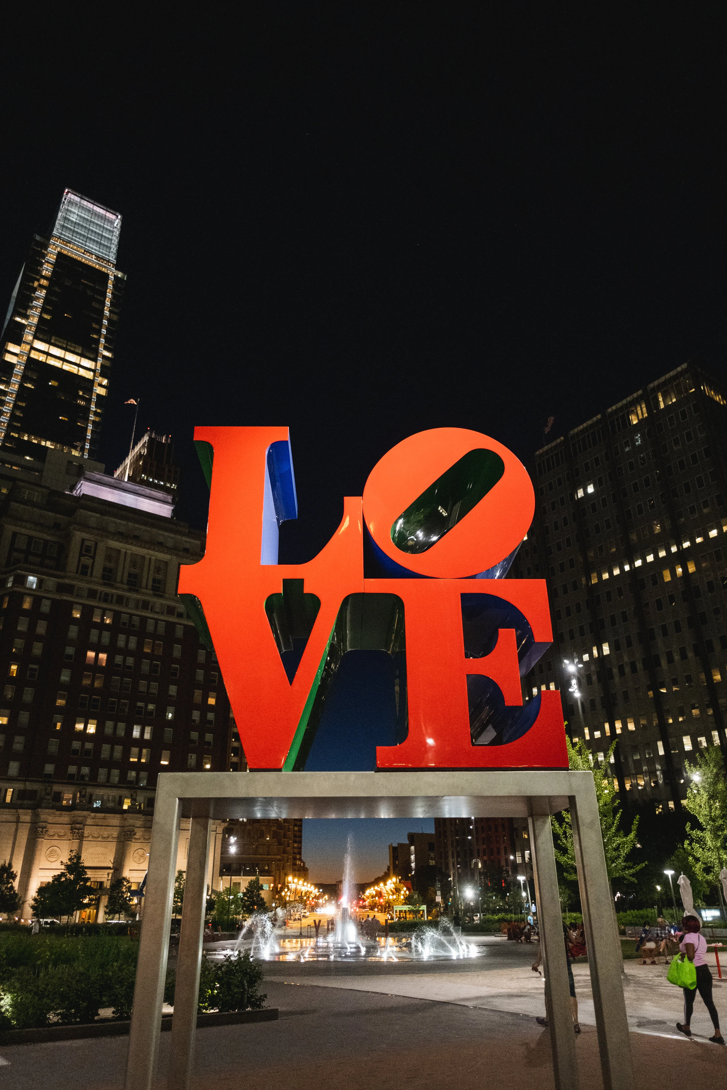 2019_LOVE PARK STATUE_ACTIVITES_THE PHILLY CHECKLIST-7.jpg