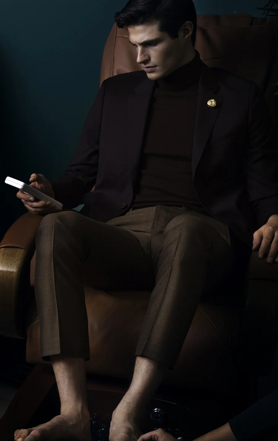 Blazer: Gant , Slacks: David Hart , Turtleneck: Todd Snyder , Boutonnière: Fleur’d Pins