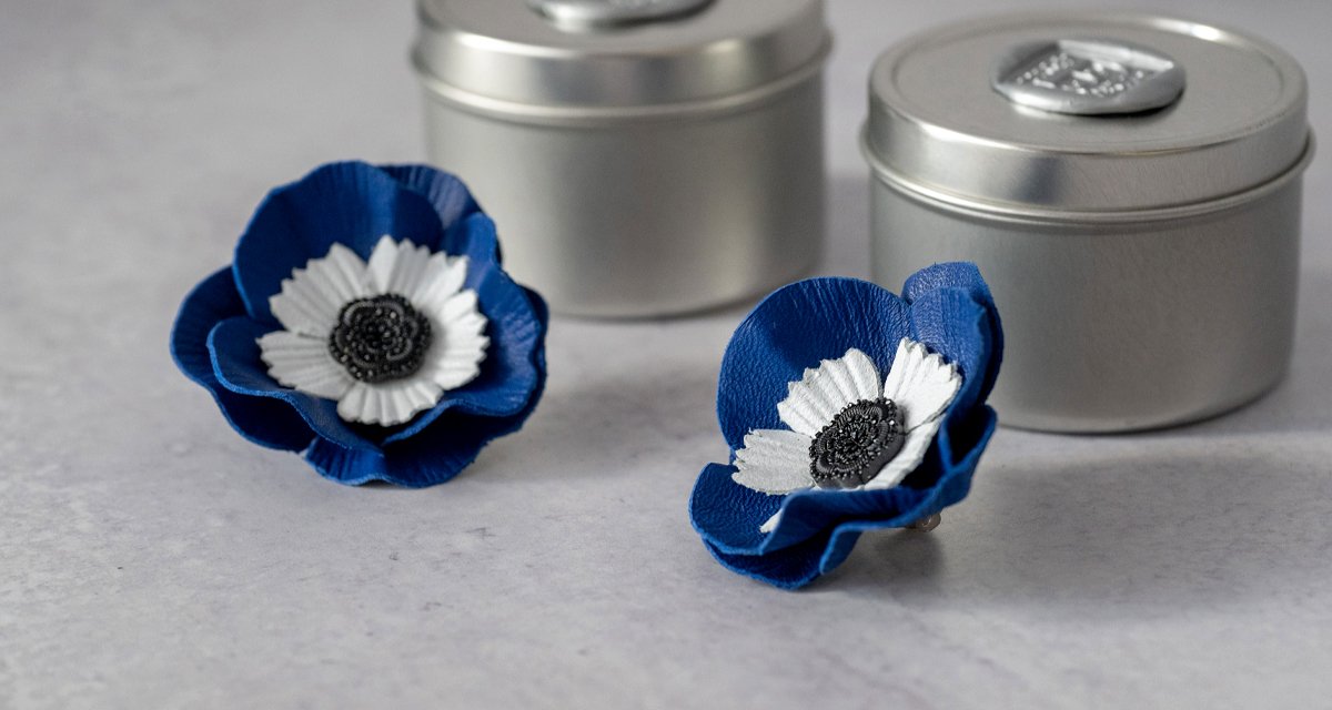 Fleur'd Pins Blue Leather Anemone in Support of Israel Banner - photo by Andrew Werner.jpg