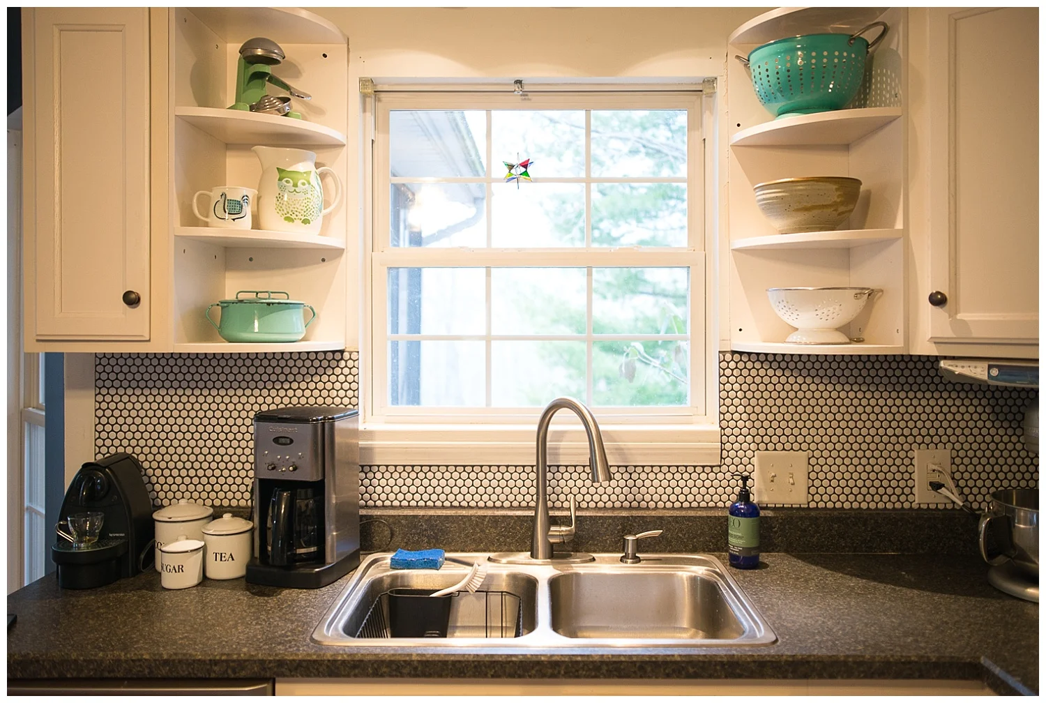 Helen isn’t afraid of a little DIY. She replaced her own garbage disposal and installed the backsplash herself. 