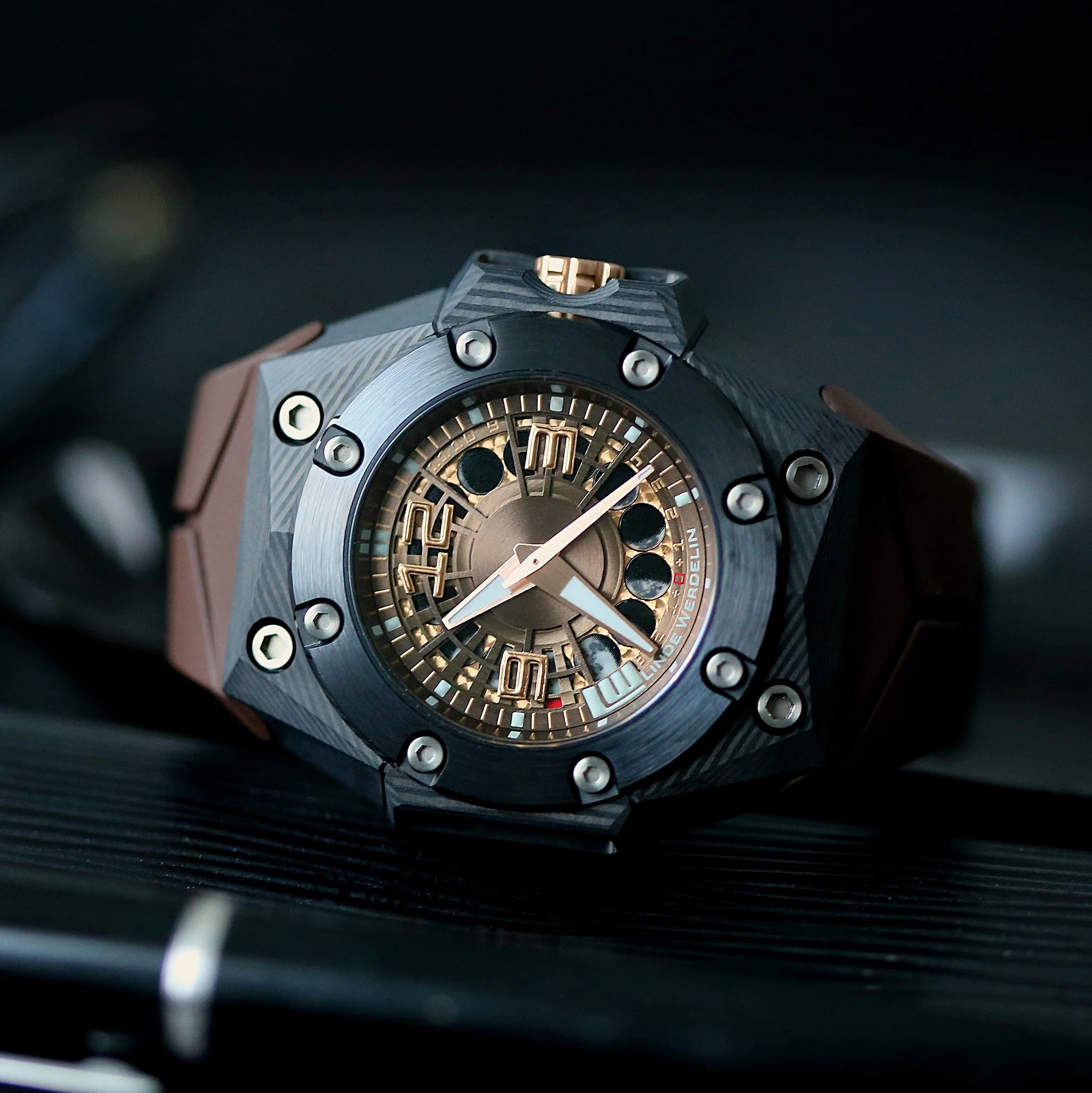 IN DEPTH: The Avant-Garde Linde Werdelin Oktopus Moon Carbon