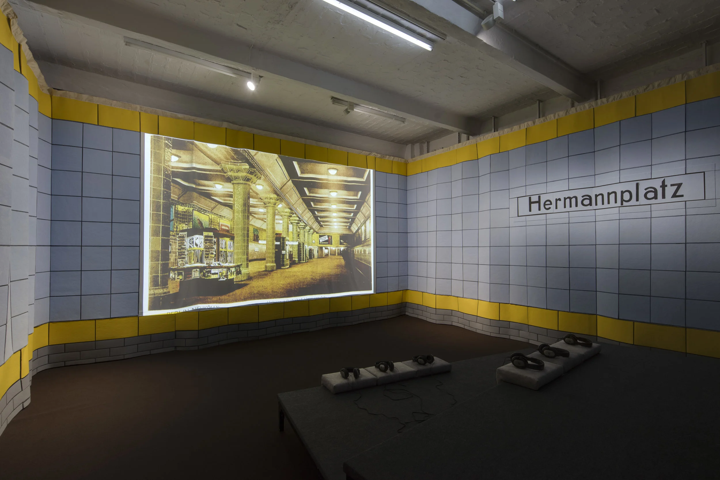 The Doubleghost, installation view. Large textile curtain with 20min slideshow projection and audio lecture work, on headphones. Solo exhibition at the Kunstlerhaus Bethanien. With special thanks to Creative New Zealand Berlin Artist Residency 2018-19. Image courtesy of david-brandt.de