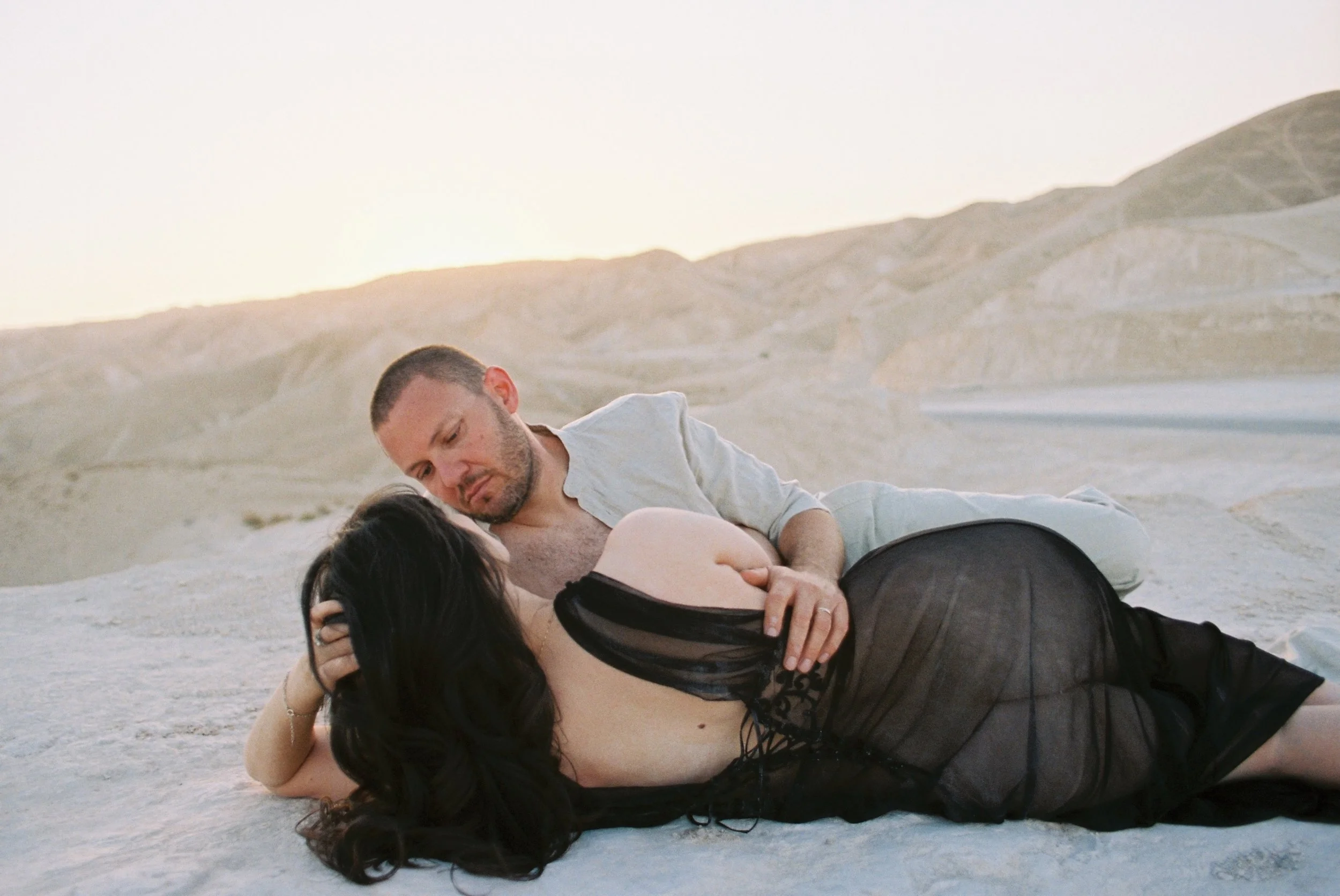 When your clients give you approval to post more of their images and you don&rsquo;t know where to start 😍

#boudoironfilm #desert #boudoir #fineartphotography