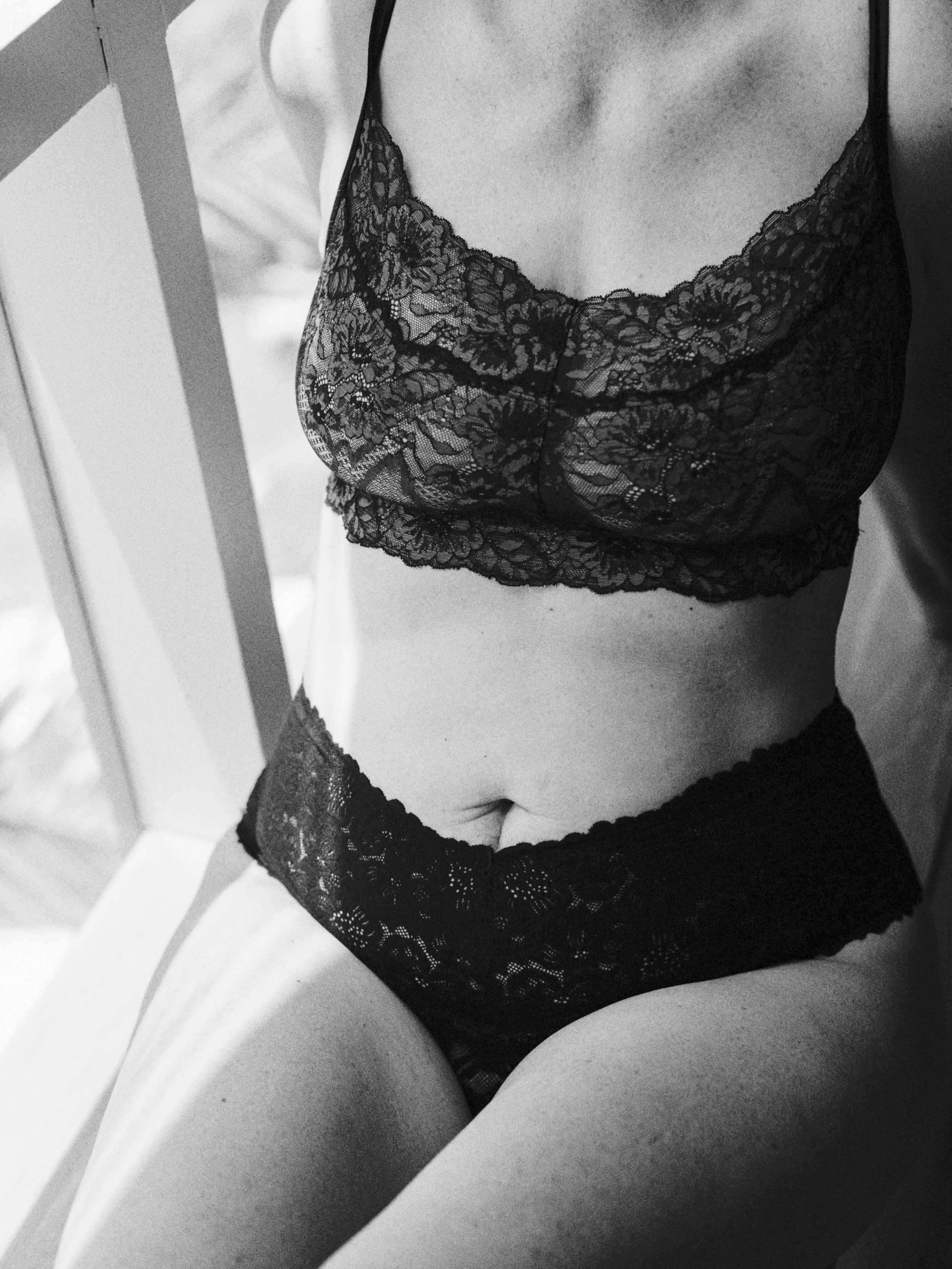 ✶ the best gifts you can give yourself are experiences that bring you home to your body and your truth ✶

DM me about my Signature Boudoir Experiences in Israel &amp; New York this Fall. 

#boudoir #embodiment #healingjourney #israelphotographer #sel