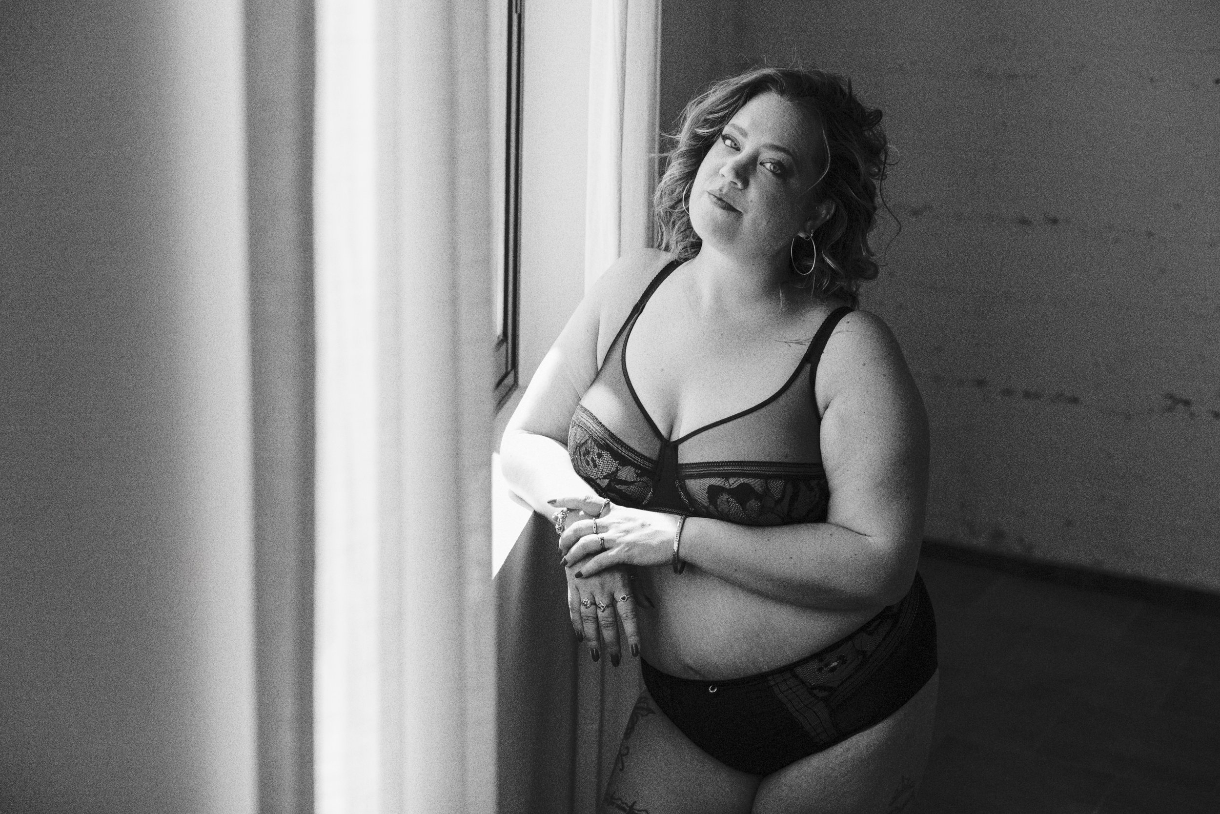 It felt like such a full-circle moment to photograph you for the second time, celebrating your incredible journey while we both found ourselves stepping into new, unknown chapters of our lives ✨ Thank you for being you @leahreback 

HMUA @beautybyrho