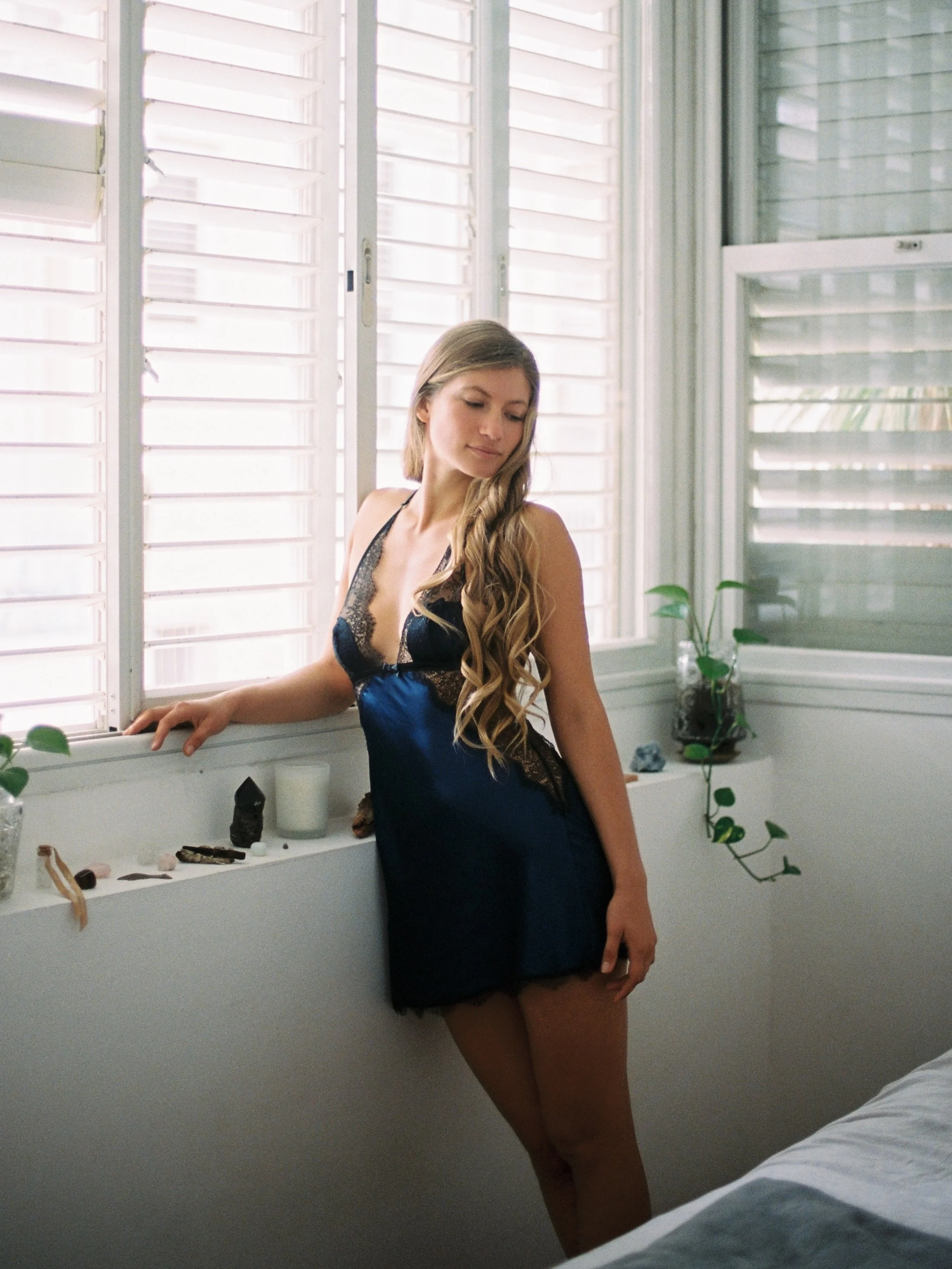 Most of my work is private, but even among the images I&rsquo;ve been given permission to share&hellip; there is still so much I&rsquo;ve never put out into the world.

But then I remember that I still can 🥹✨

Hair by @beautybyrhonda 

#filmisnotdea