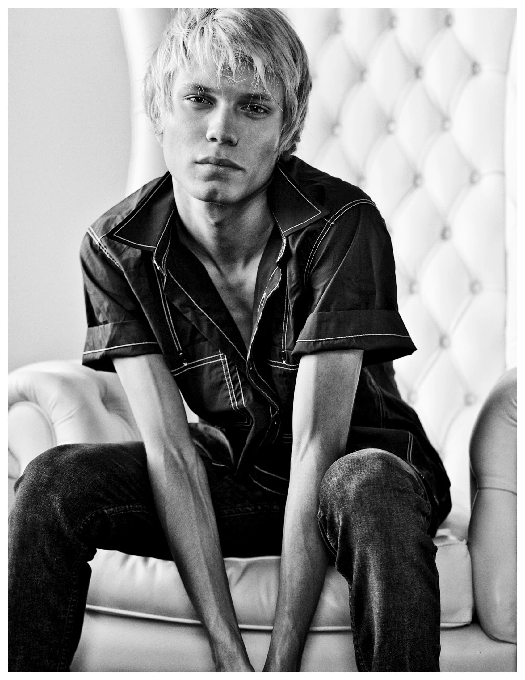 Josu in LaCroix. © Richard Gerst. Men. Portrait. Beauty. Fashion.