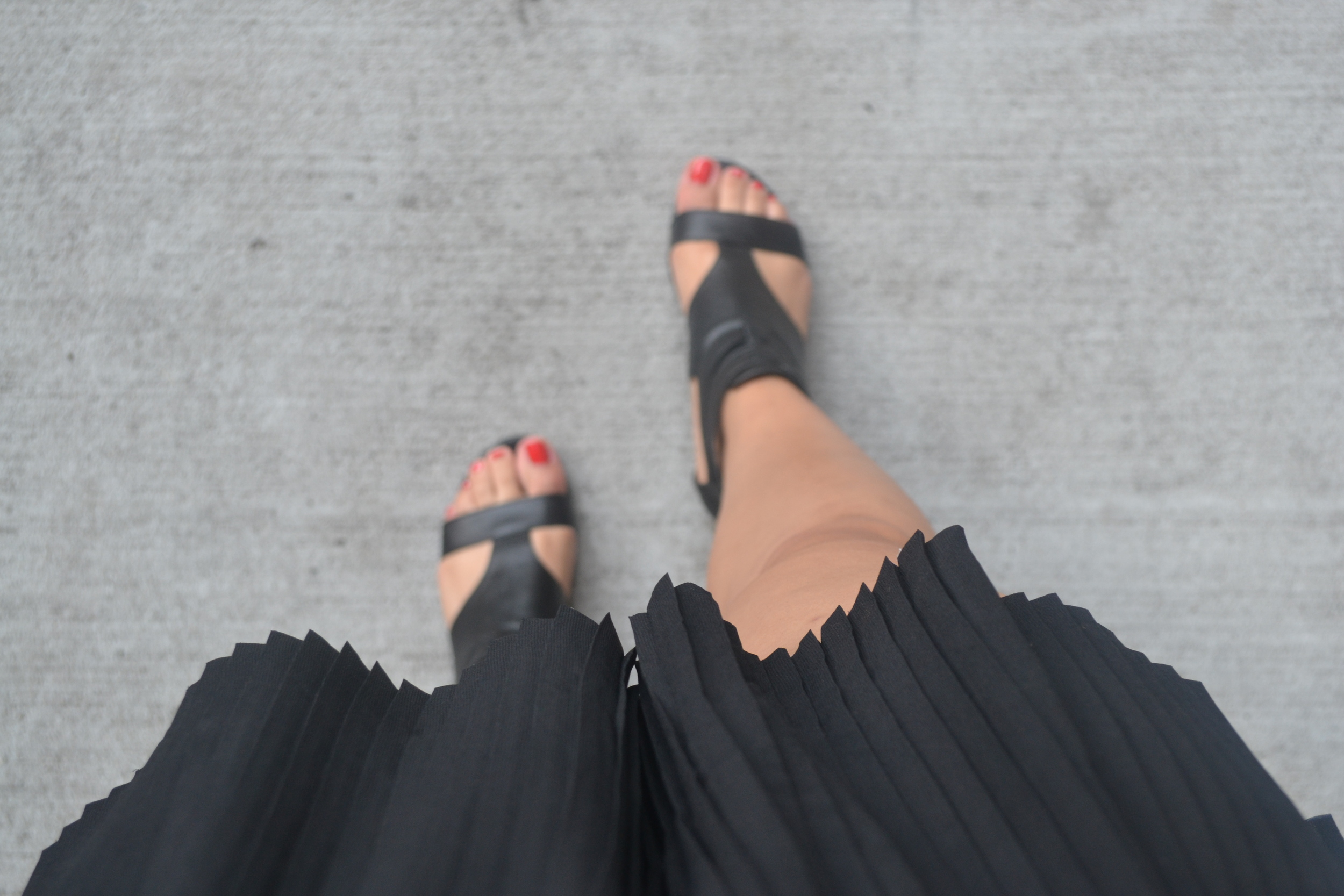 Shorts and sandals to be comfortable / Pantalones cortos y sandalias para ester c ó moda. 