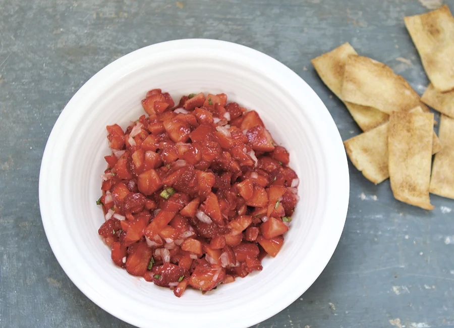 strawberry salsa with sugared pita chips