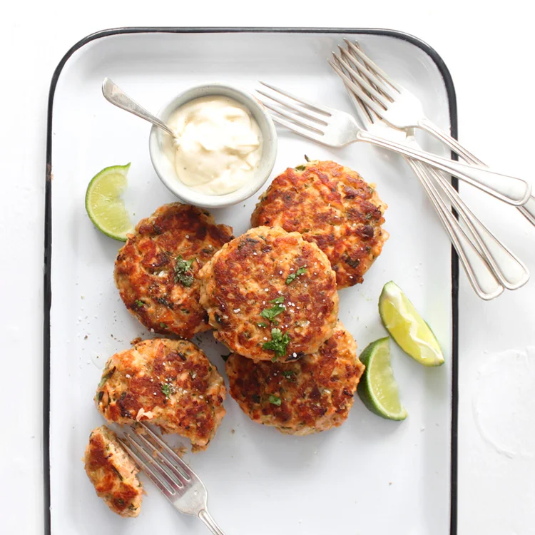 asian salmon cakes with sesame mayo