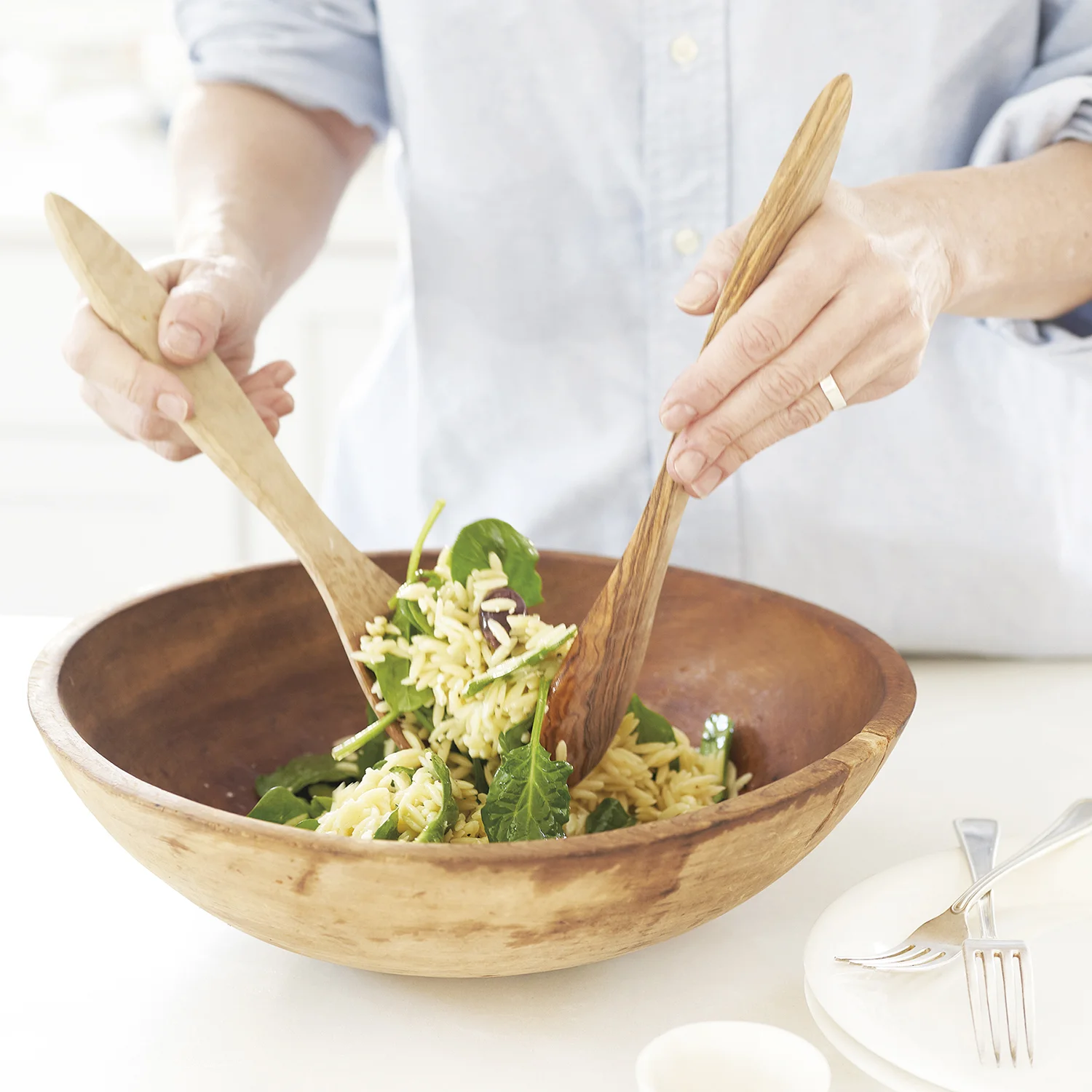 spinach salad with lemon, orzo + black olives