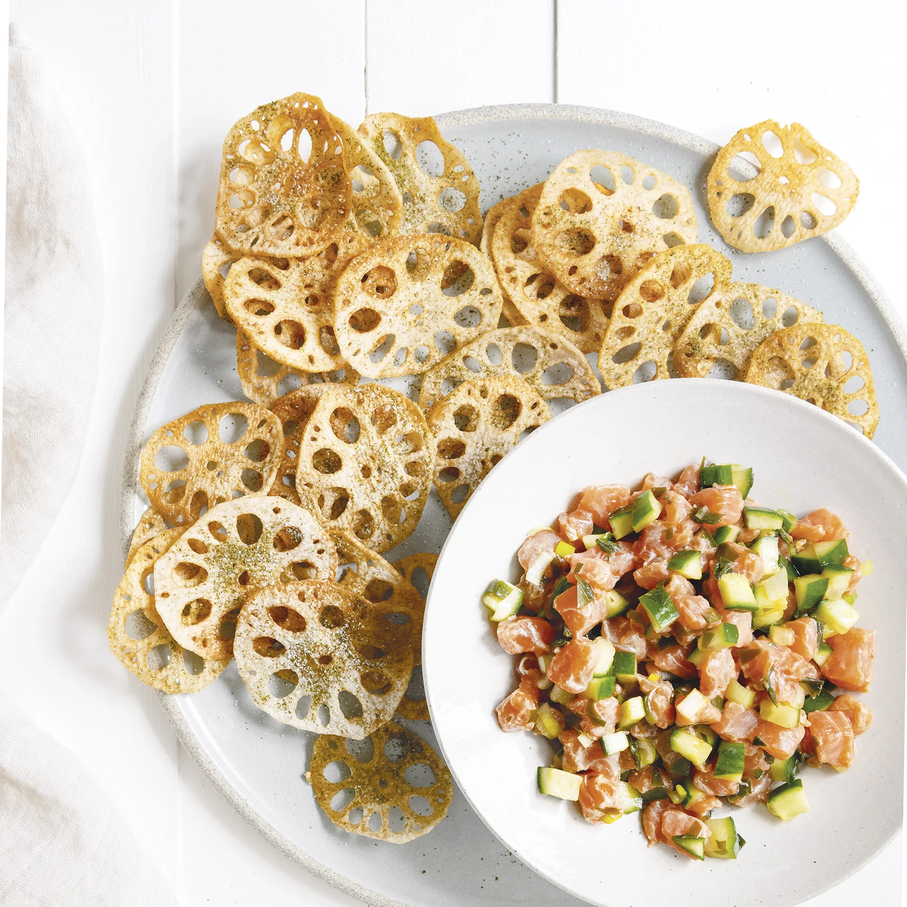 salmon tartare with lotus chips