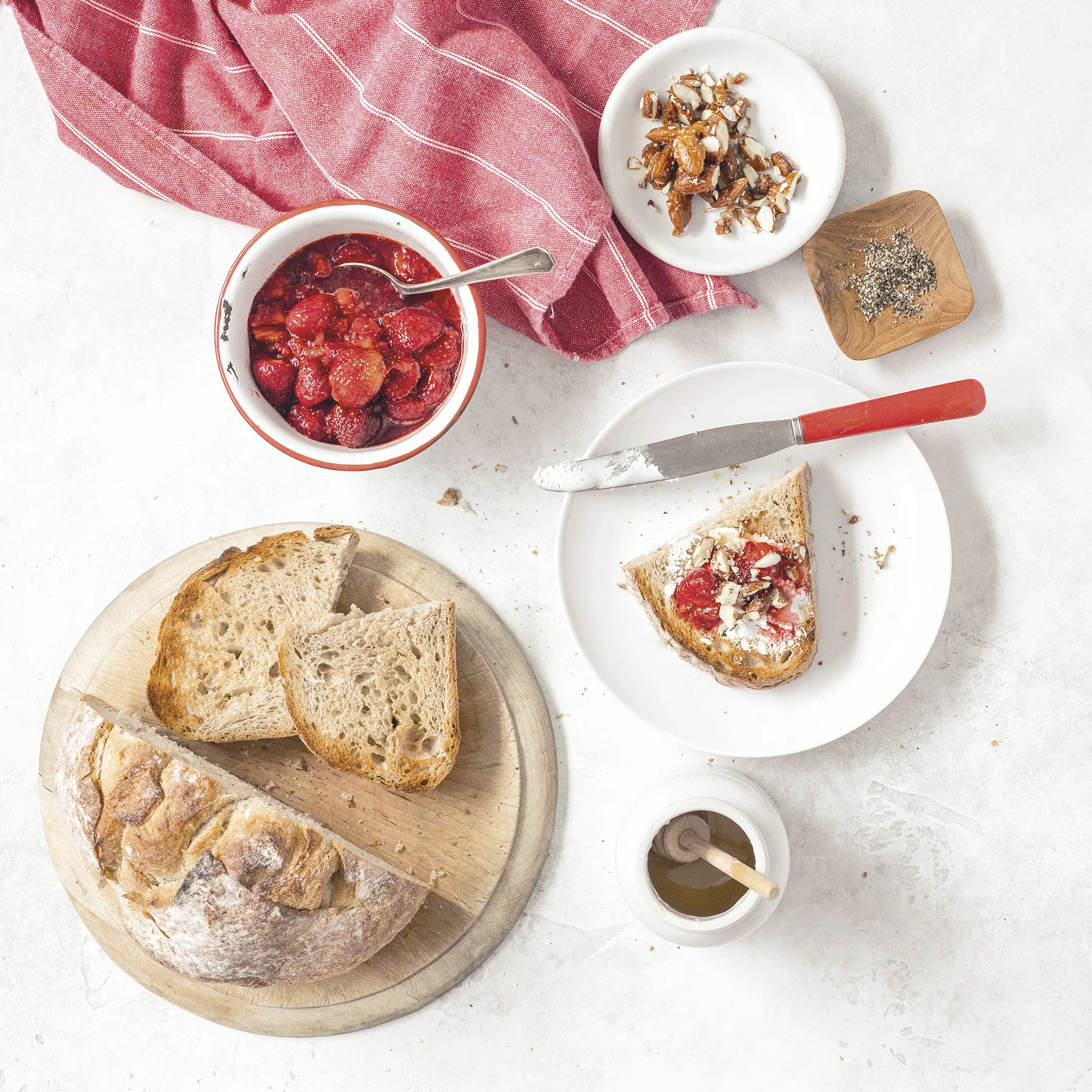 smashed strawberry toasts