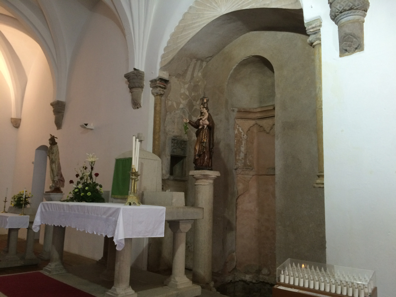 Inside the Catholic church in Mértola ...do you see the bird?