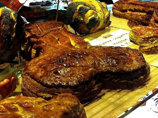 KING CAKES FIT FOR A QUEEN