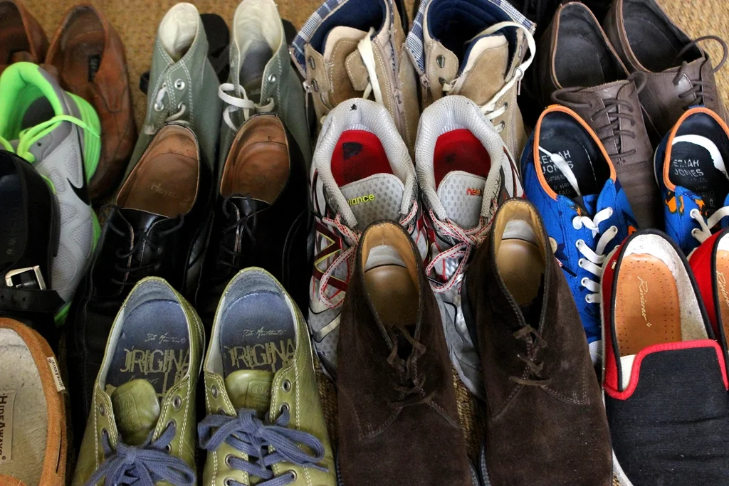 STRAIGHTENING OUT FRENCH MEN: SHOES