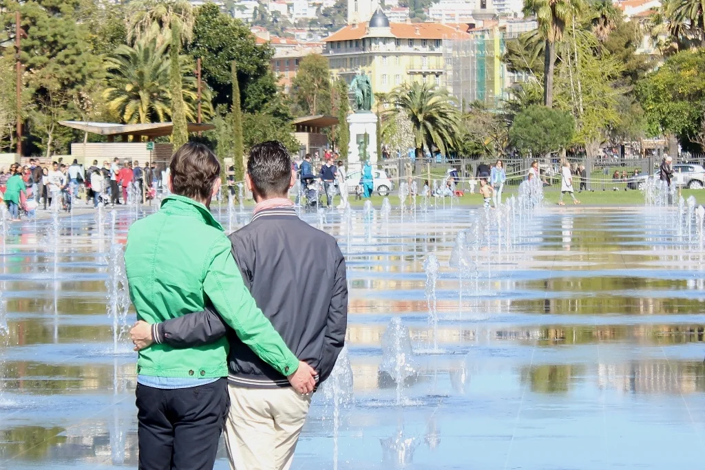 5 WAYS TO TRAVEL LIKE A GAY LOCAL