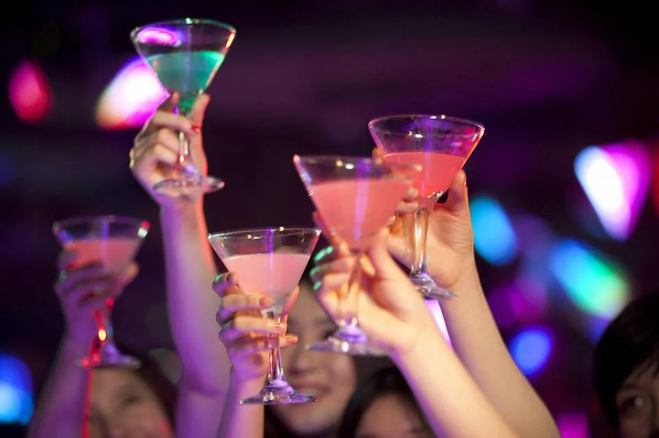 LESBIAN NIGHTLIFE IN PARIS
