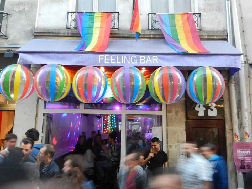 AN ODE TO LE FEELING BAR