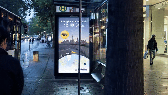 Lufthansa_ Smart Digital Out of Home Campaign-low.gif