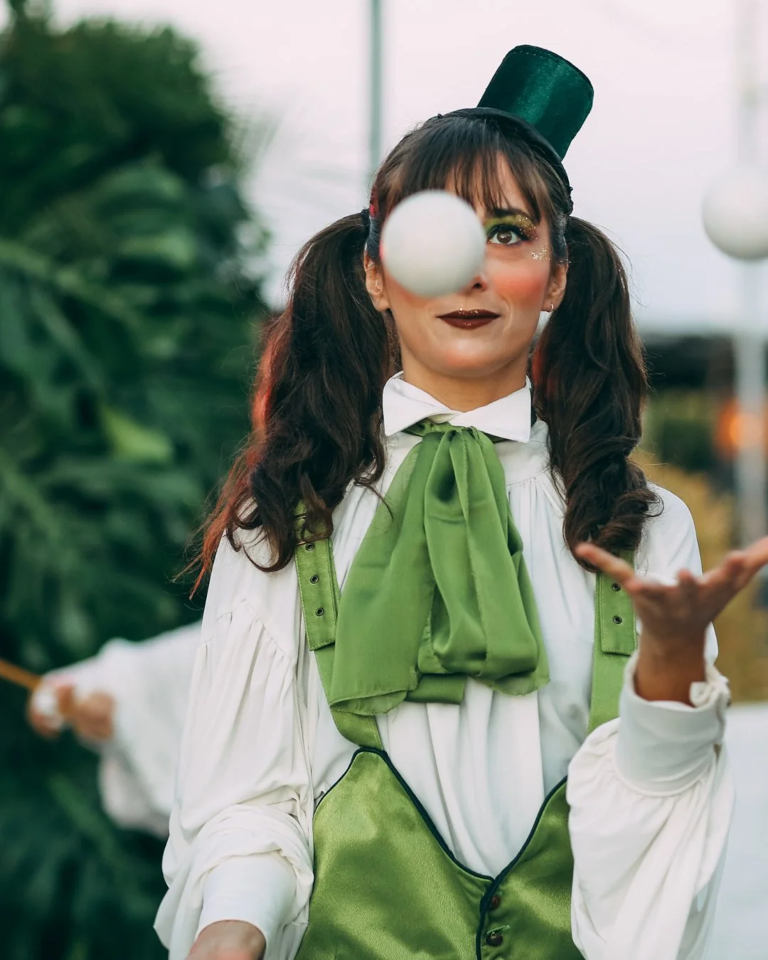 I&rsquo;ve spent my career supporting fast-moving, high-stakes environments where execution really matters - from live events to growing organizations juggling complexity at scale.

The common thread?
Clear systems + aligned teams = momentum.

No flu