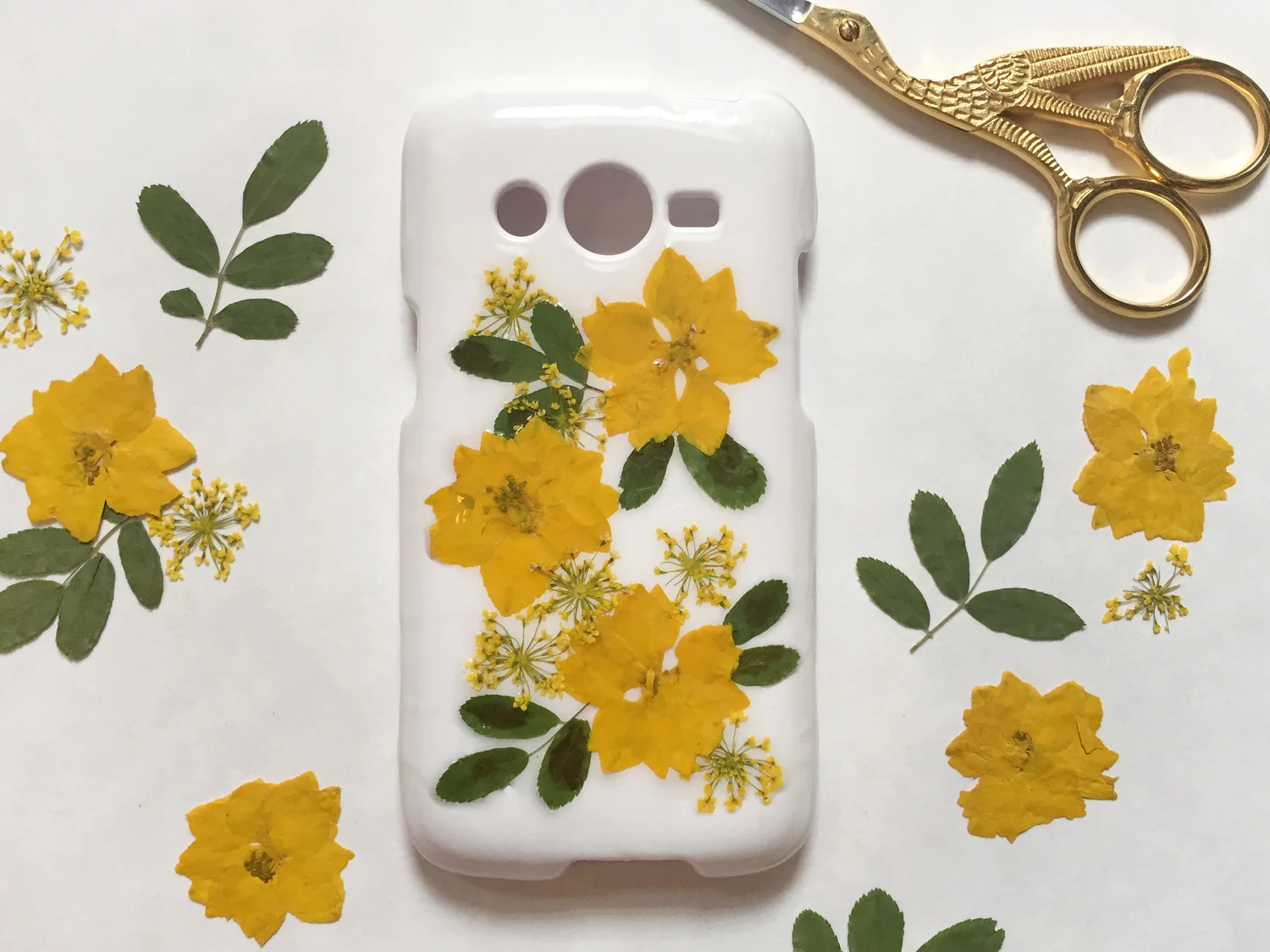 DIY Pressed Flower Phone Case