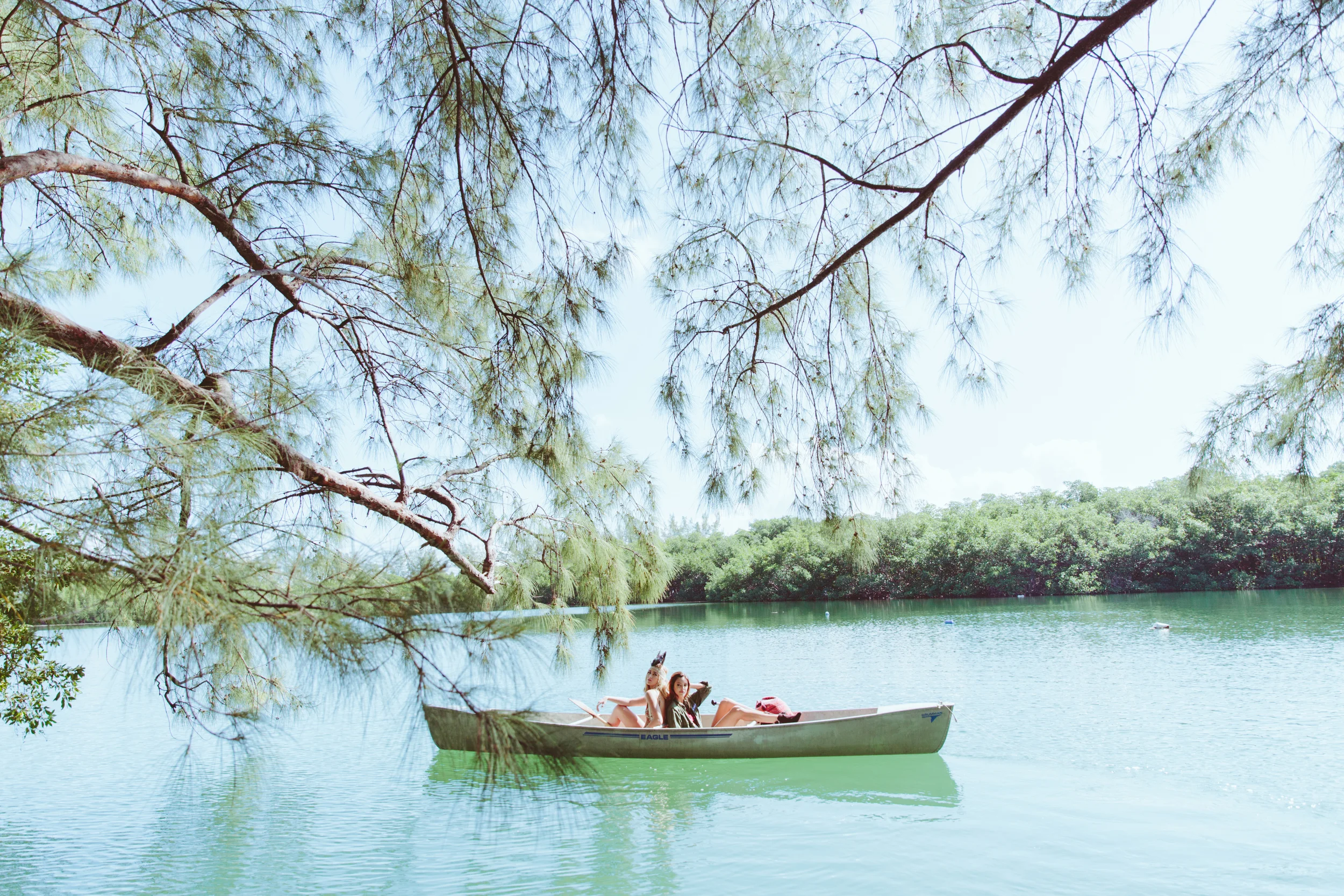 miami lake shoot inspired by american eagle and urban outfitters
