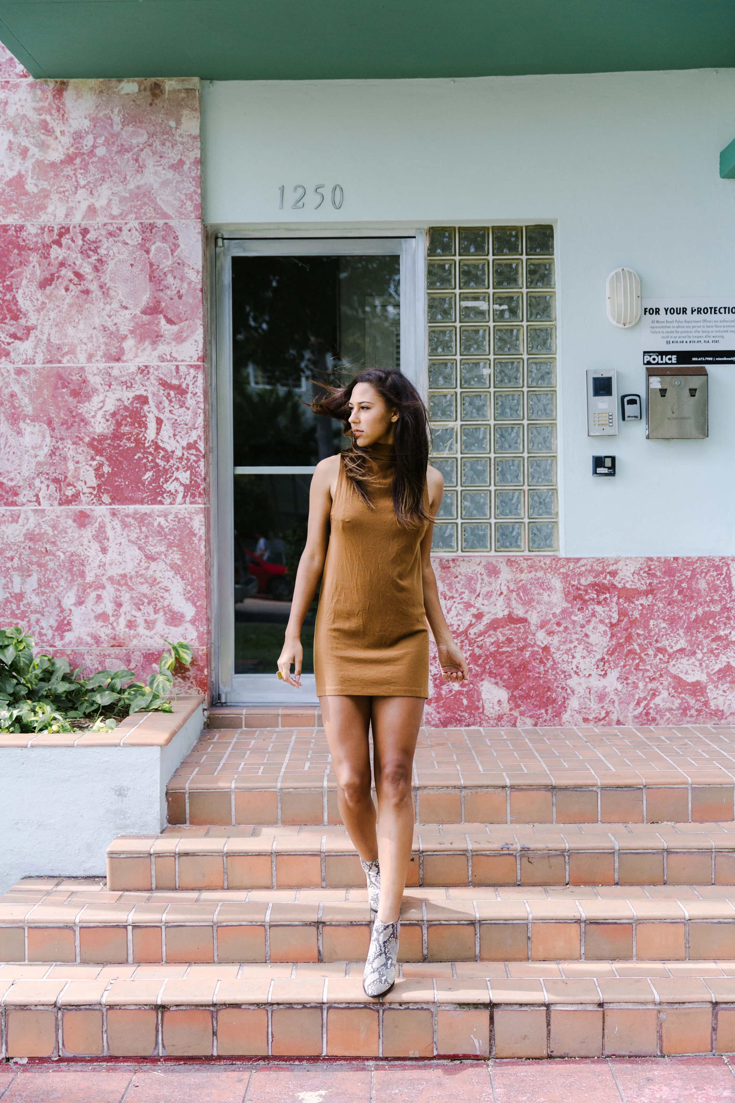 70's deco vibes by miami blogger and yesi flores photographer