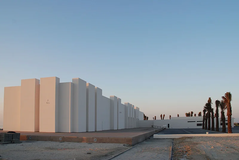 01+entrance+lot_800px.jpg