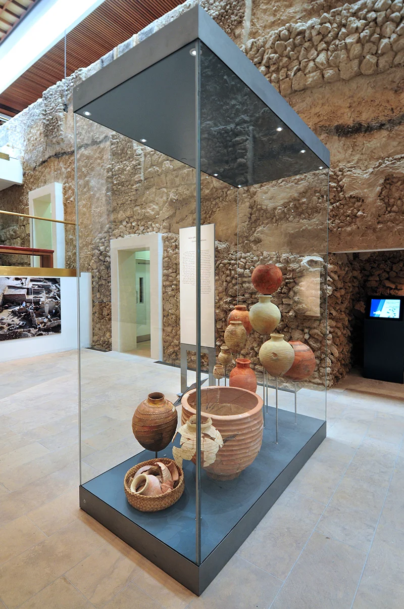 08+exhib+space_800px.jpg