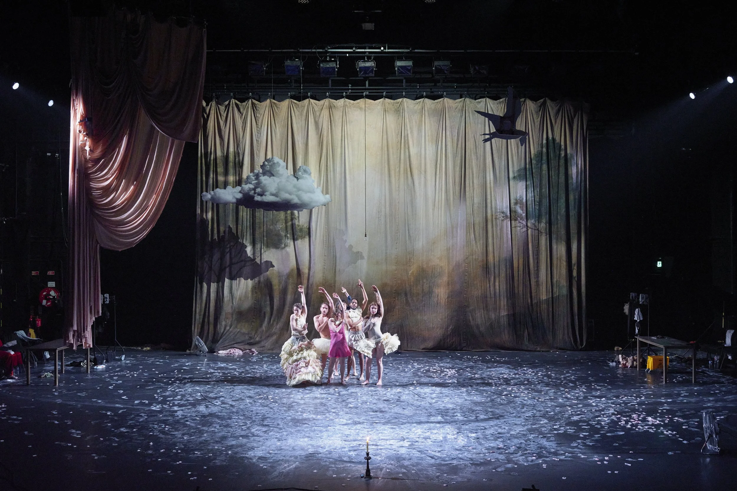   Creation : Emma Martin,  Choreographer : Emma Martin in collaboration with the dancers, Sloan Caldwell, Kévin&nbsp;Coquelard, Róisín Harten, Yujin Jeong, Wayne Jordan, Stanley&nbsp;Menthor, Ennio Sammarco, Jessie Thompson  Music &amp; Sound Designe