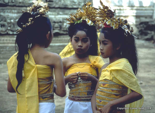 Balinese dancers med.jpg.jpg