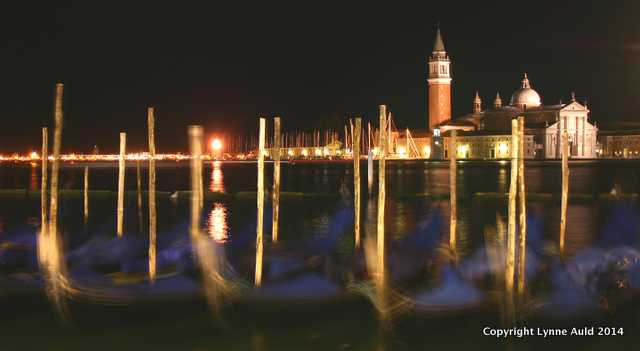 Gondolas at night2.jpg