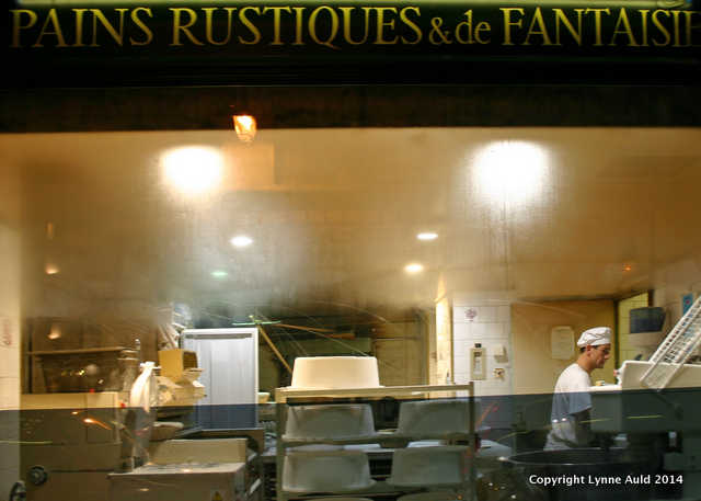 Bakery at night, Paris