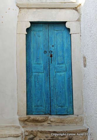 02-Naxos blue door.jpg