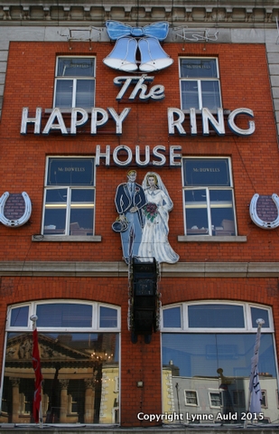 02-Ring house.jpg