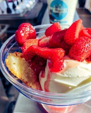 With our Strawberry Shortcake Quart Combo, you can customize your very own Strawberry Shortcake Sundae from the comfort of your home!