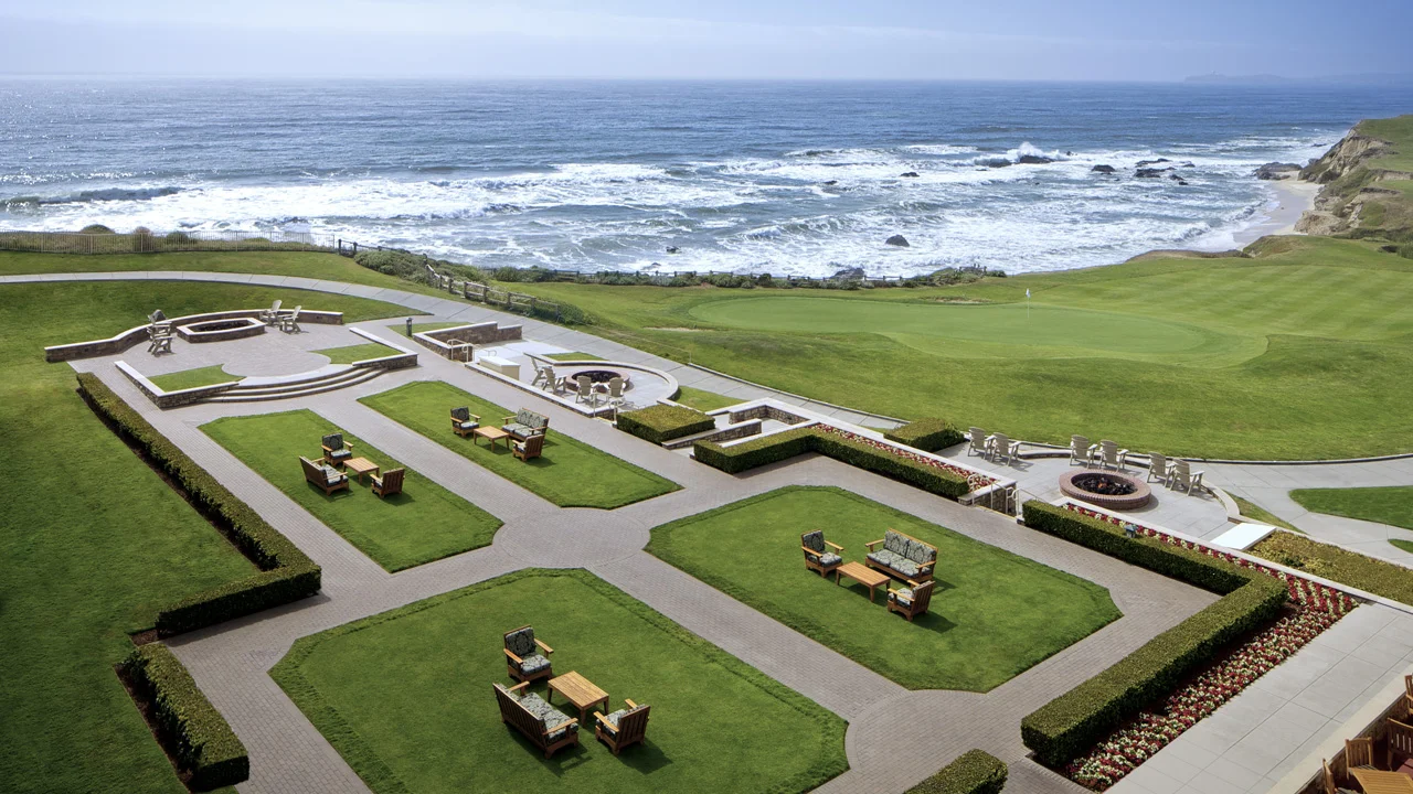 © T he Ritz-Carlton Hotel Company